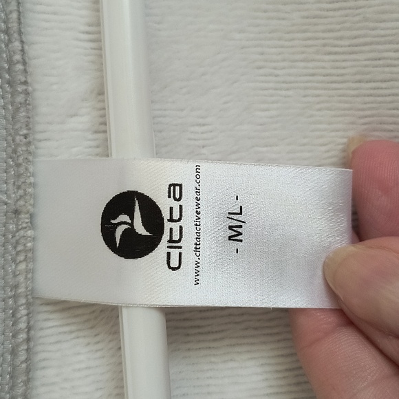 The harmony wrap with generous hood M/L - Picture 7 of 8